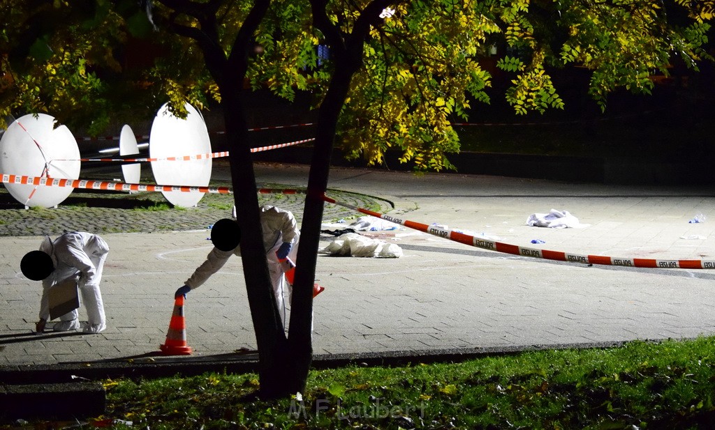 Einsatz BF Messerstecherei Koeln Neustadt Nord Eberplatz Platzmitte P104.JPG - Miklos Laubert